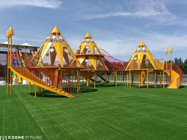 2022年8月，江蘇徐州紅楓森林公園，無動力游樂項(xiàng)目落地完成，占地15000平，總投資300萬。